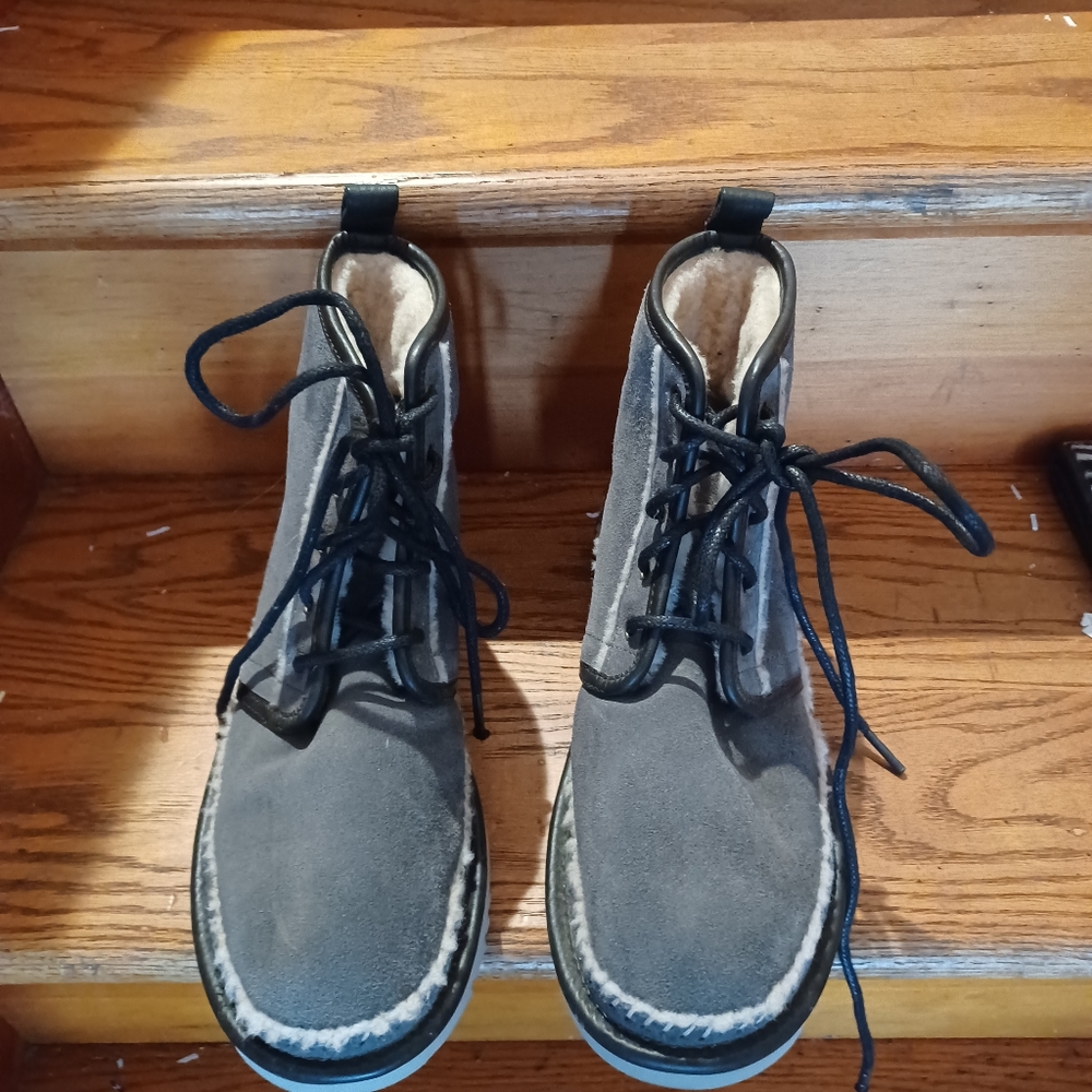 Brand New WOT Men's UGGS Gray Lace Up Boots